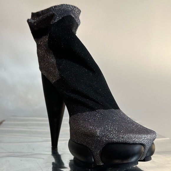 🚨3 DAY SALE 25% OFF‼️
Balenciaga Spring 2009 Boots – A Rare Ghesquiere Design! - Picture 5 of 12